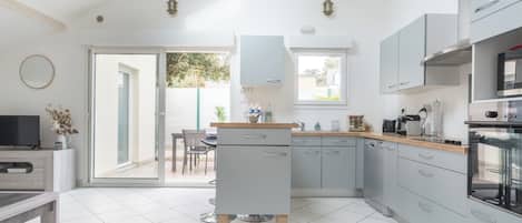 Fridge, microwave, oven, dishwasher