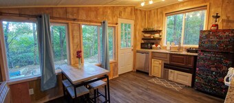 Tiny House in the Trees with Fire Pit/Foscoe/No damage from Helene!