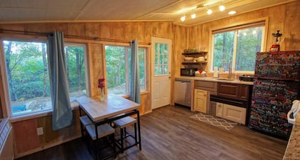 Tiny House in the Trees with Fire Pit/Foscoe/No damage from Helene!