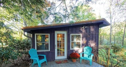 Tiny House in the Trees with Fire Pit/Foscoe/No damage from Helene!