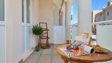 Apartemen (1 Bedroom) | Balkon