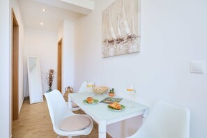 Apartemen (1 Bedroom) | Makan di kamar