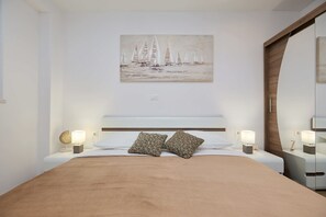 Huoneisto (1 Bedroom) | 1 makuuhuone, vauvansängyt, vauvan matkasänky, vuodevaatteet