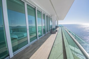 Property grounds - Torre eMe Penthouse Oceanview Condo #1507 with Pool (Mazatlán)