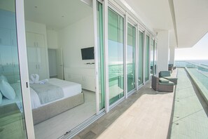 3 bedrooms, free WiFi, bed sheets - Torre eMe Penthouse Oceanview Condo #1507 with Pool (Mazatlán)