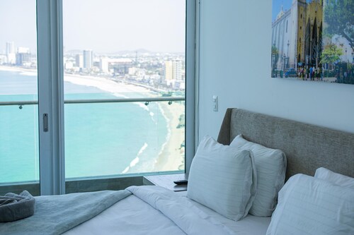 Torre eMe Penthouse Oceanview Condo #1507 with Pool