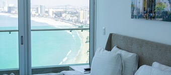 Torre eMe Penthouse Oceanview Condo #1507 with Pool