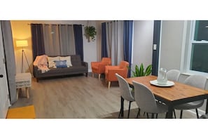 Living area - Cheerful and bright house in the heart  of  Tampa (Tampa)