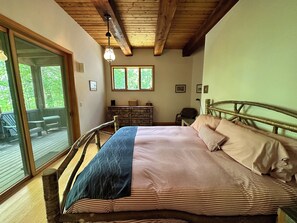 6 bedrooms, iron/ironing board, travel crib, free WiFi