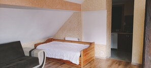 1 bedroom, WiFi - Family Studio near Bled (Bohinjska Bela)