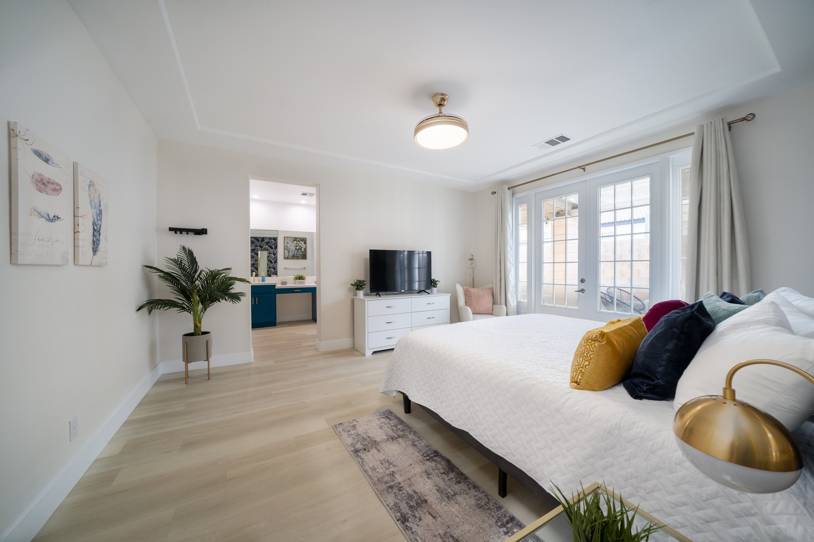 3 slaapkamers, een bureau, een strijkplank/strijkijzer, gratis wifi