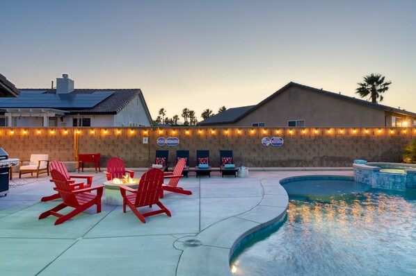 室外游泳池，恒温泳池