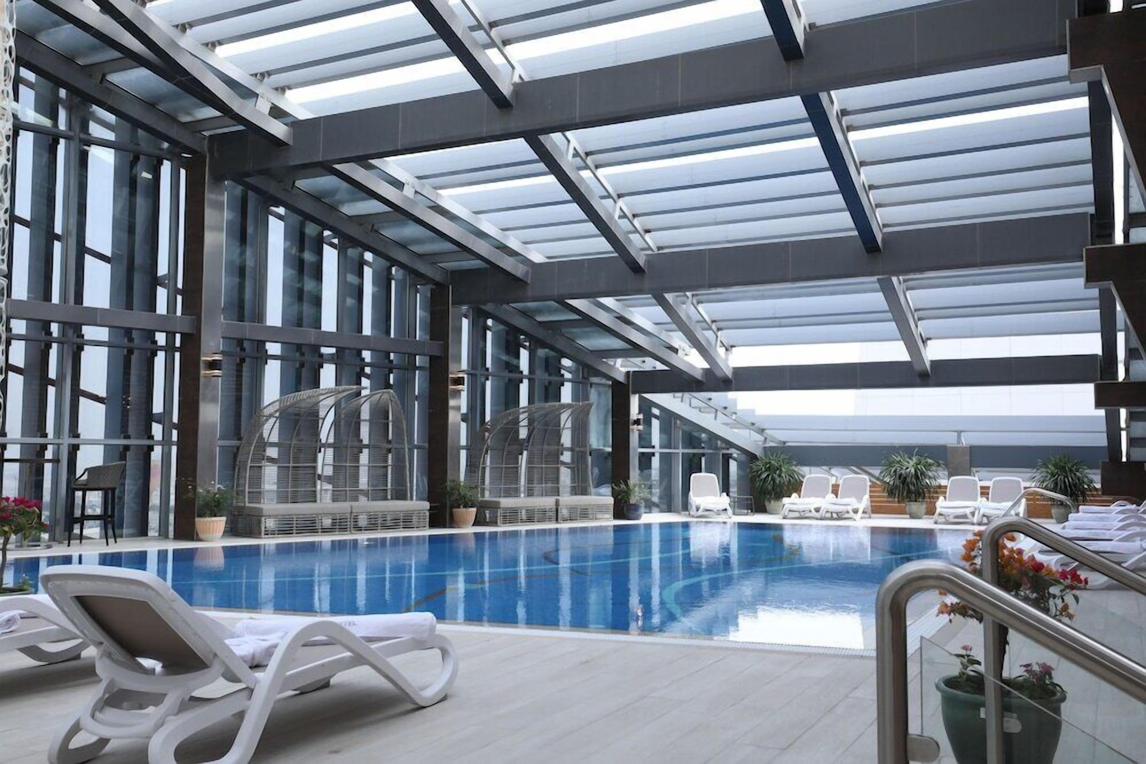 حمّام سباحة خارجي