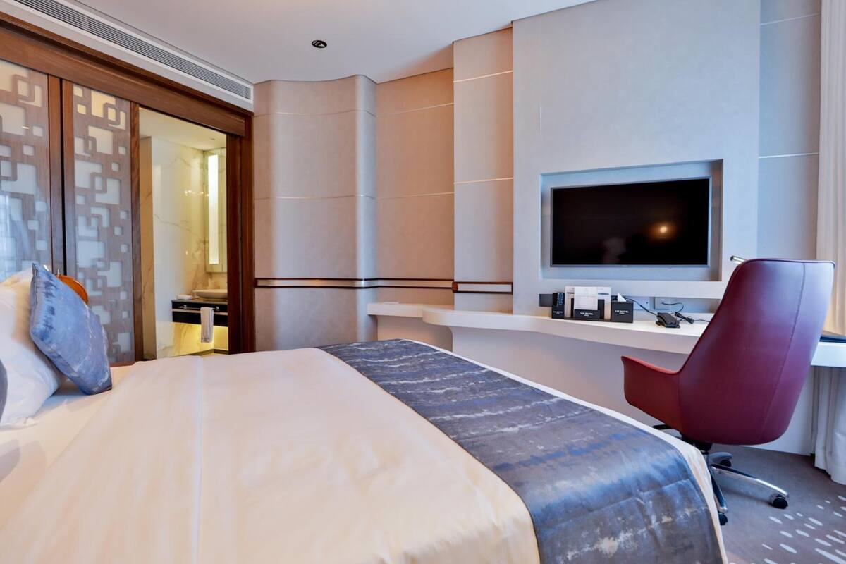 Deluxe Double Room | Premium bedding, desk, iron/ironing board, free WiFi