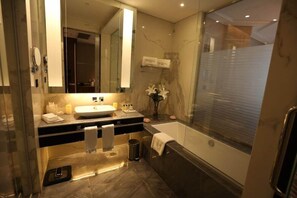Separate bathtub and shower, free toiletries, hair dryer, bidet
