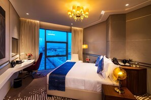 Premium bedding, desk, iron/ironing board, free WiFi