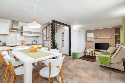 Private Pool and Big Garden- Holiday Home Dori