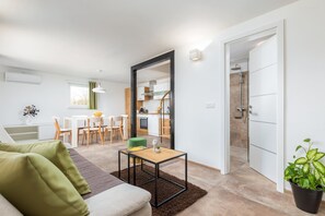 Televisie en een open haard