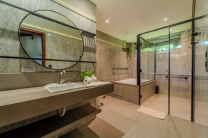 Minibar, tabla de planchar con plancha y wifi gratis 