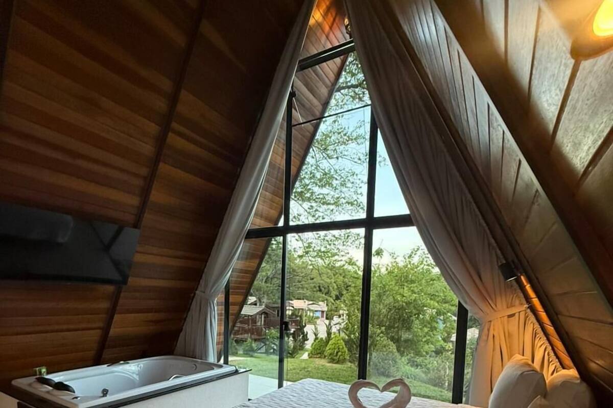 Minibar, tabla de planchar con plancha y wifi gratis