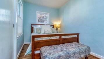 2 bedrooms, iron/ironing board, travel cot, WiFi