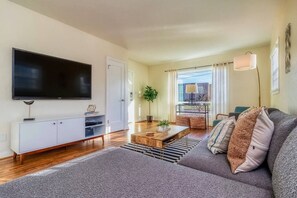 TV - Downtown Charmer · Downtown Charmer, cozy cottage for up to 4 people (Walla Walla)