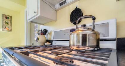 Downtown Charmer · Downtown Charmer, cozy cottage for up to 4 people