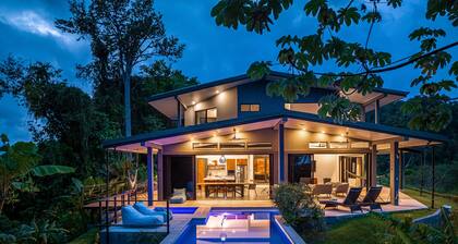 New Luxury Home - 180 degree Ocean Views - Pool/Hot tub  -Sleeps 11 - Chef avail