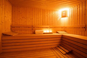 Behandelingskamers voor koppels, een sauna, een bubbelbad, een stoombad