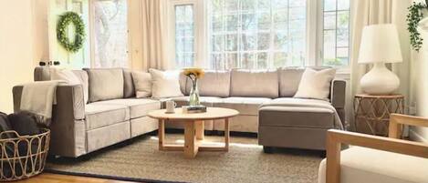 Smart TV, books, stereo