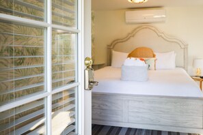 1 habitación, tabla de planchar con plancha y cuna de viaje 