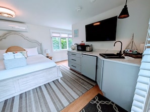 1 bedroom, iron/ironing board, travel crib, free WiFi - Paradise Palm Unit - #4 (Harwich)