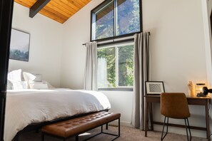 4 bedrooms, desk, free WiFi, bed sheets