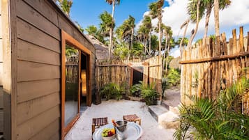 Design Double Room, 1 King Bed, Garden View | Terrace/patio