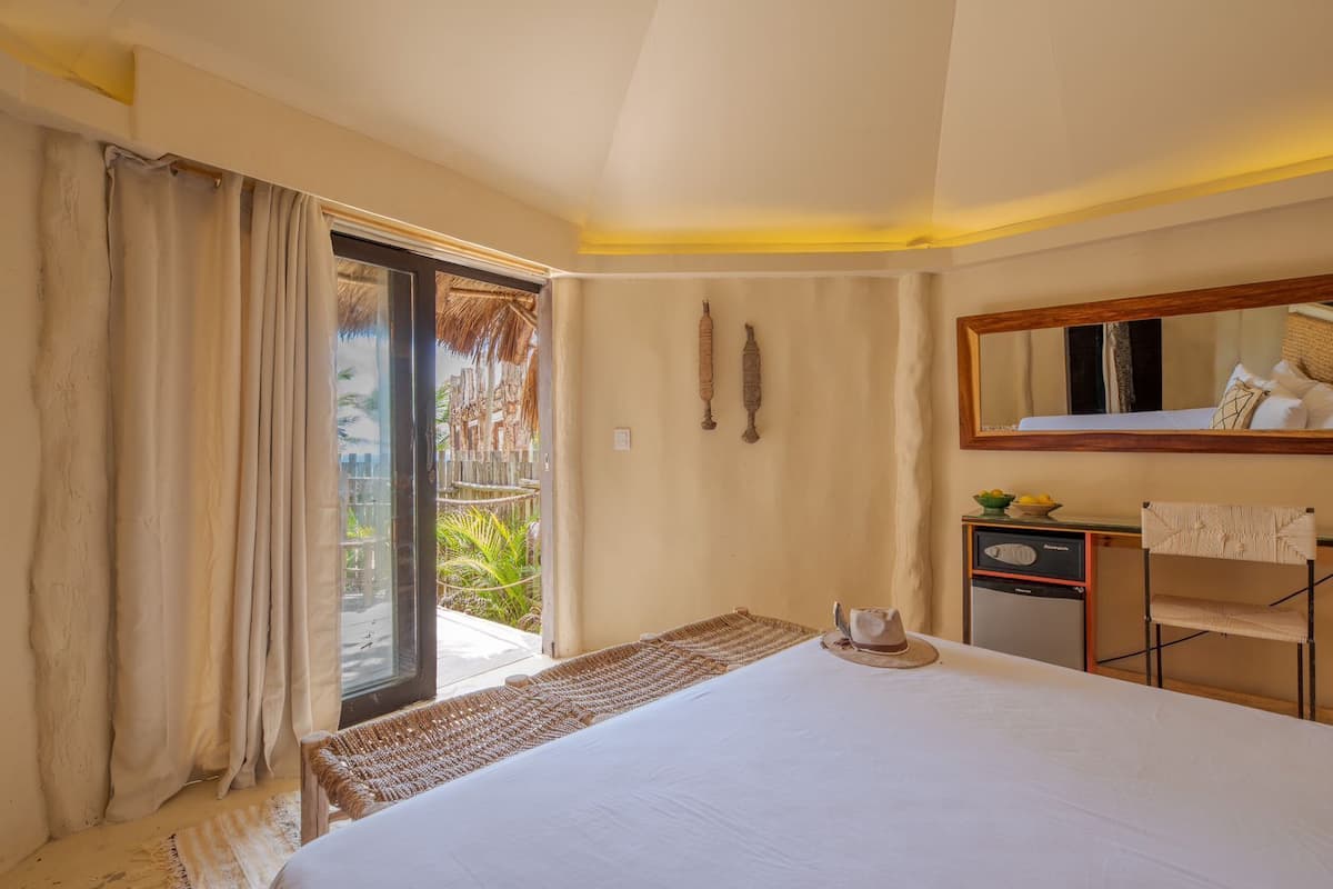 Habitación doble junior, 1 cama King size, vista al mar | Sábanas de algodón egipcio y ropa de cama de alta calidad