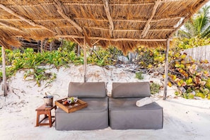 Playa privada y arena blanca