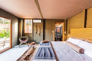 Habitación de diseño doble, 1 cama de matrimonio grande, vistas al jardín | Sábanas de algodón egipcio y ropa de cama de alta calidad