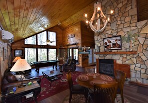 Interior - Vista Ridge Cabin, A Romantic Getaway in Helen, GA (Sautee Nacoochee)