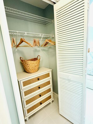 Interior - Tropical escape in a private guest cottage - 10 min from the beach! (Jupiter)