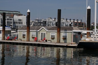 Travelers Choice Best of Boston Houseboat Suite 2!