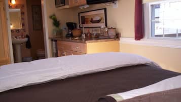 1 habitación, tabla de planchar con plancha, wifi gratis y ropa de cama