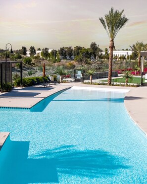 屋外プール、温水プール