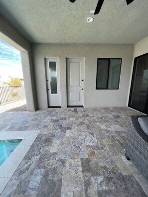 Terrace/patio - 4 Bedroom POOL home (Lake Havasu City)