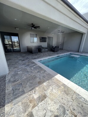 Outdoor pool - 4 Bedroom POOL home (Lake Havasu City)