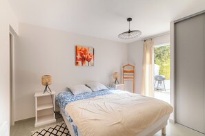 3 chambres, fer et planche à repasser, lit parapluie, Wi-Fi gratuit