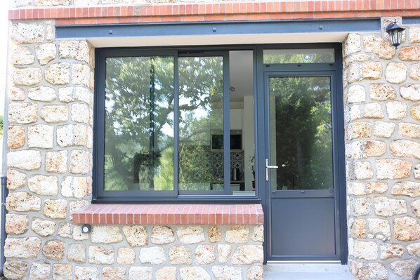 تفاصيل الفندق من الخارج