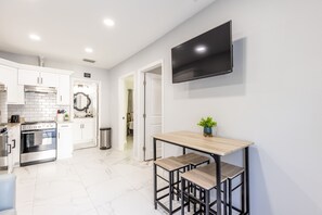 Private kitchen - Tampa! Cozy Nest in the heart of Tampa (Tampa)