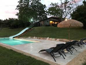 حمّام سباحة خارجي