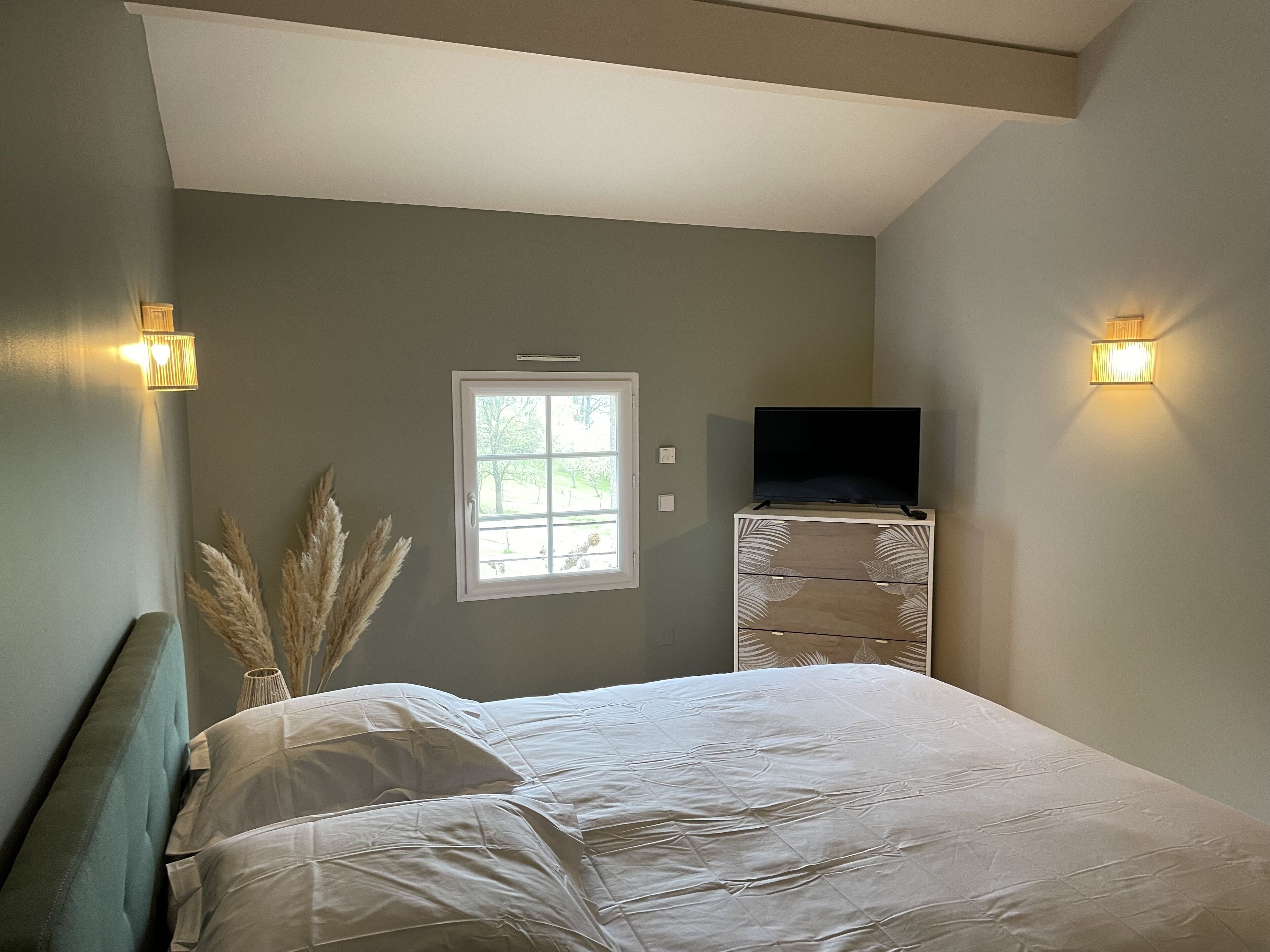 3 bedrooms, iron/ironing board, travel cot, free WiFi