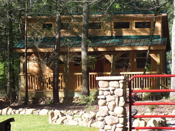 Set amidst a tranquil forest, this lodge offers serene views from its multiple windows.